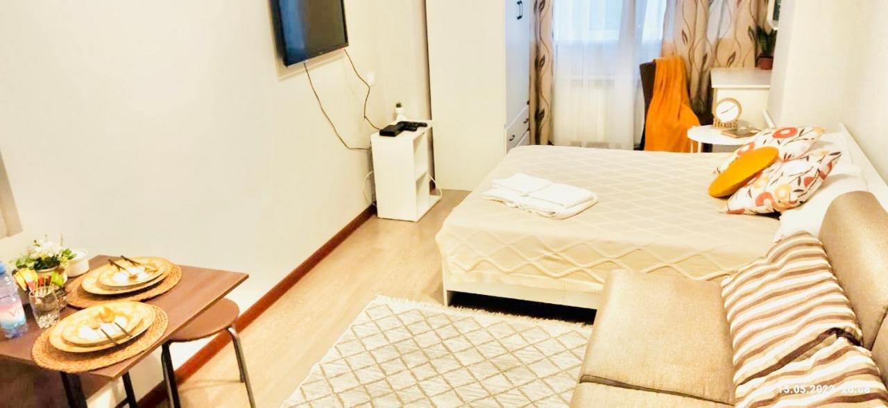 Like Home Apartments&Rooms Almaty Bagian luar foto
